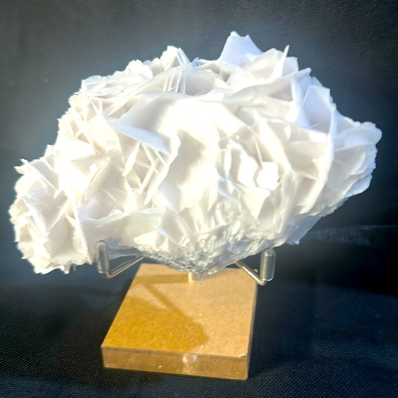 Rare Snowy White Rose Calcite UV Reactive great conversational piece - Picture 1 of 6